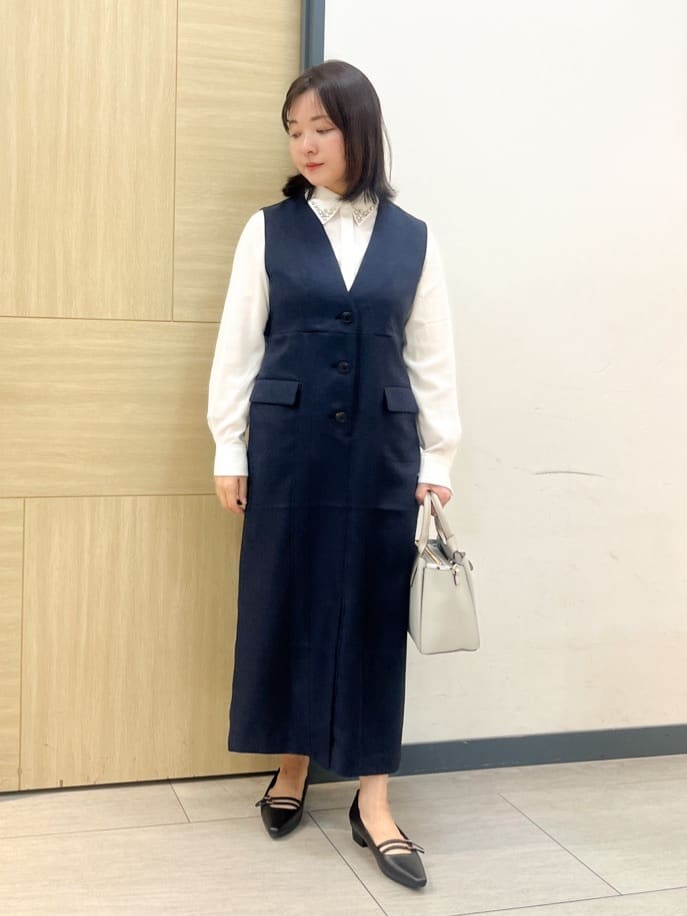 YOさんの「grove｜高評価！【一枚着／ジレ】着回しできるトレンチライクジャンドレ」を使ったコーディネート