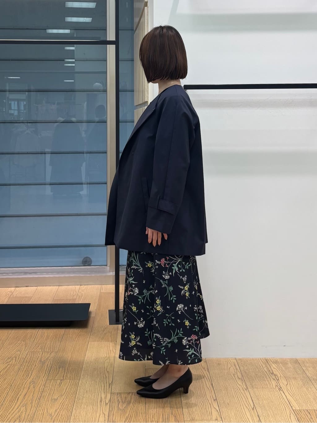 asamiさんの「INDIVI｜【SETUP可能】モダンフラワー柄フレアスカート」を使ったコーディネート