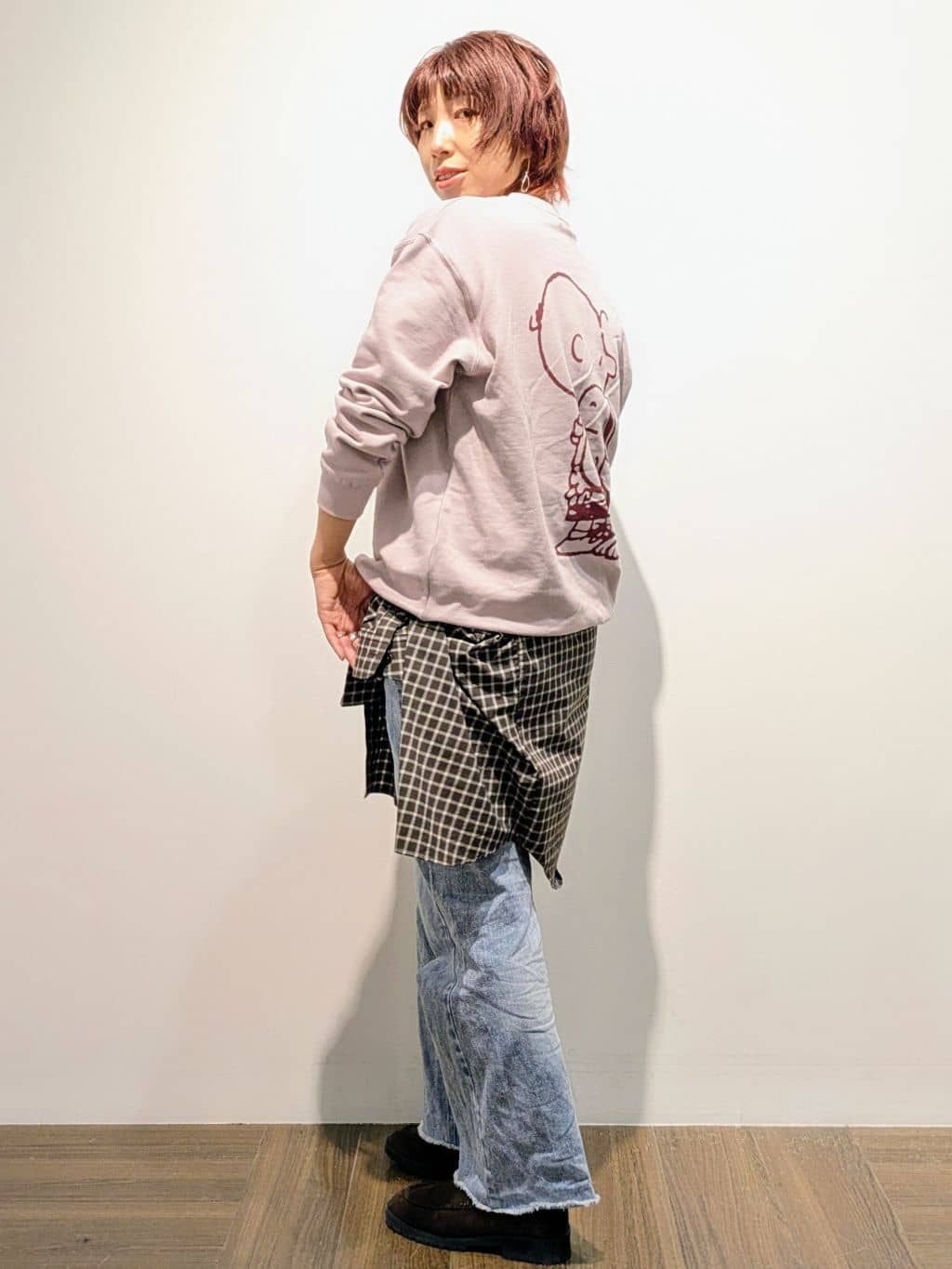 4410さんの「THE SHOP TK｜PEANUTS ／ ピーナッツ スヌーピー ミニ裏毛スウェット」を使ったコーディネート
