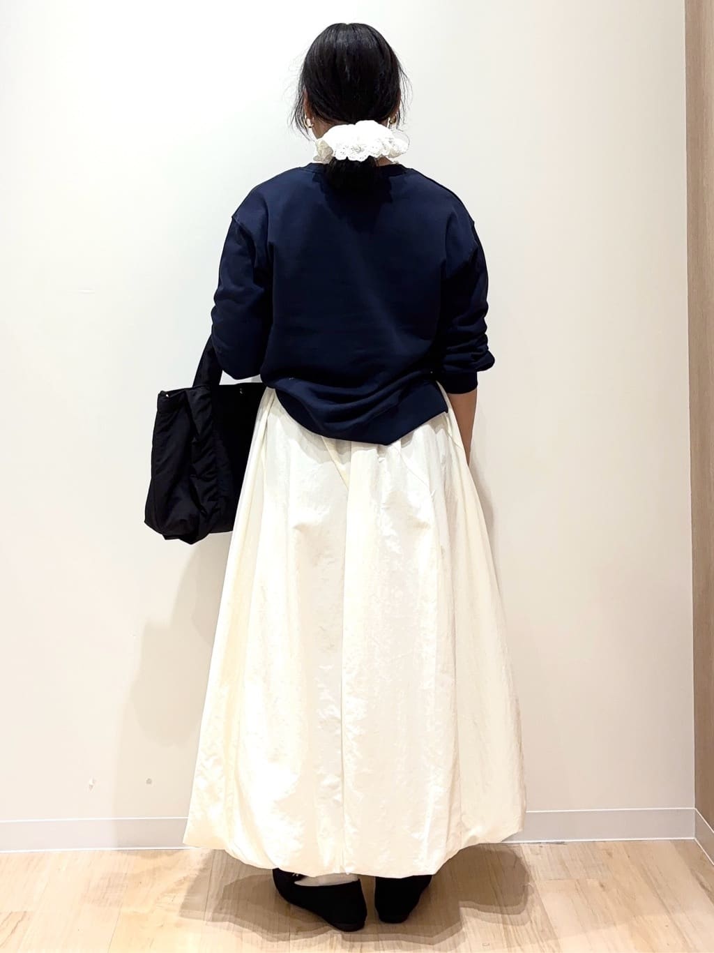 miraiさんの「grove｜軽やかに揺れて、旬のムードを纏う エスカルゴバルーンスカート」を使ったコーディネート