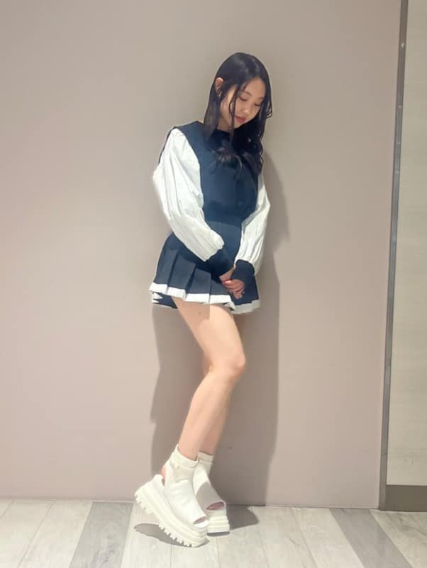 kaaさんの「ESPERANZA｜ボリューム厚底ブーツサンダル」を使ったコーディネート