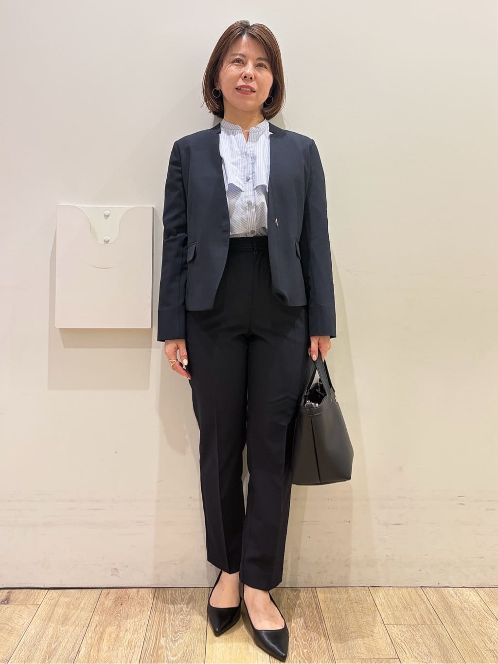 YUKOさんの「index｜フリルキーネックシャツ【洗濯機OK／イージーアイロン／防シワ】《XS～LL／7col》」を使ったコーディネート