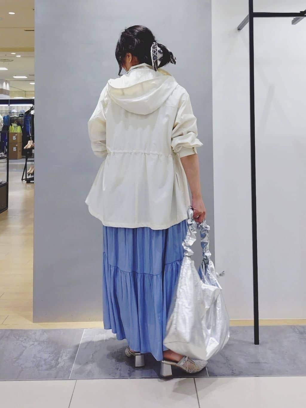 TOMOMIさんの「INDIVI｜【撥水／フード取外し可】凹凸素材ブルゾン」を使ったコーディネート