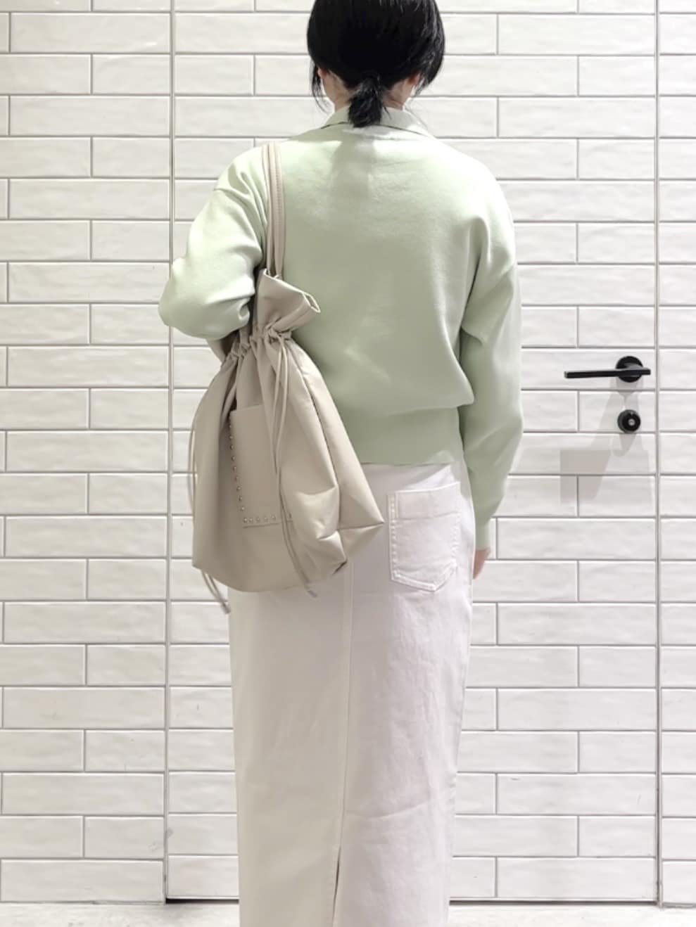 しおりさんの「OPAQUE.CLIP｜ハーフZIP刺繍ロゴニット【洗濯機OK】」を使ったコーディネート