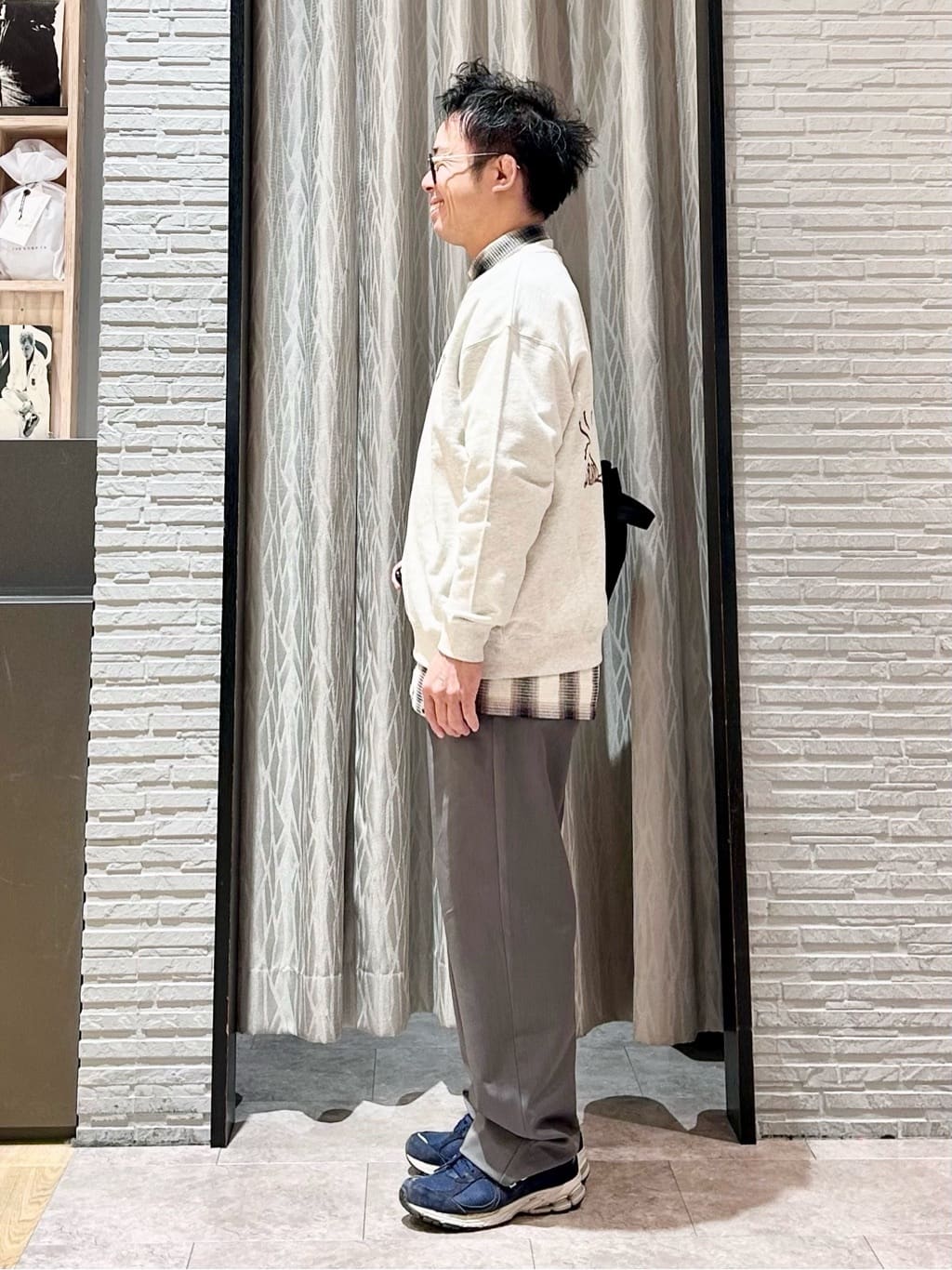 KENJI Iさんの「THE SHOP TK｜FLEX LINE セミワイドイージーパンツ　ストレッチ/防シワ/マシンウォッシャブル/セットアップ」を使ったコーディネート