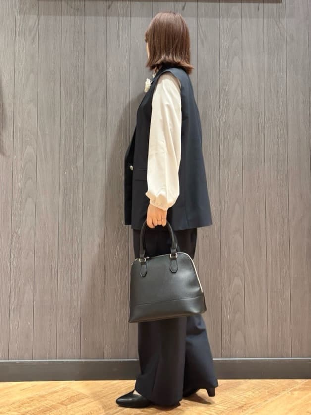 meiさんの「SHOO･LA･RUE｜【セットアップ可/S-LL/洗濯機可】サッと羽織ってこなれ見え ダブルブレストジレ」を使ったコーディネート