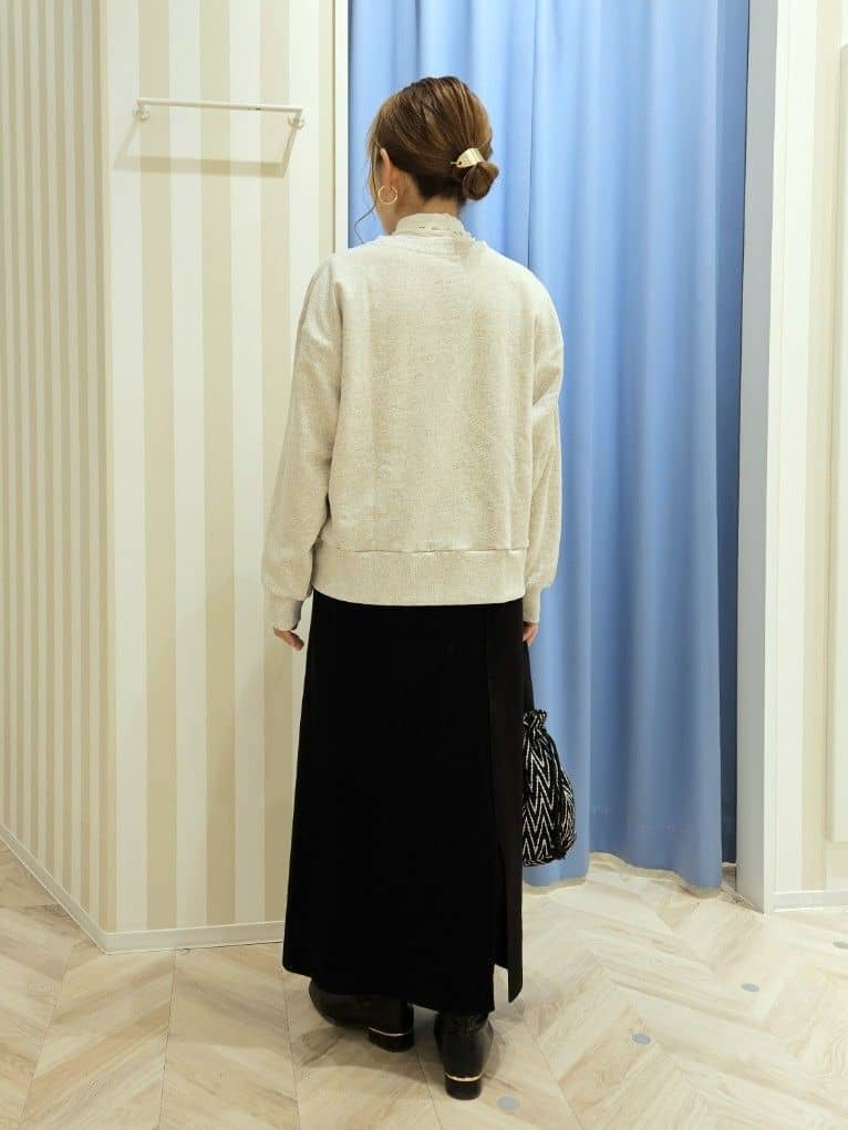 Ikumiさんの「SHOO･LA･RUE｜【洗濯機可/セットアップ可/毛玉になりにくい】心地よく穿ける ニットナロースカート」を使ったコーディネート