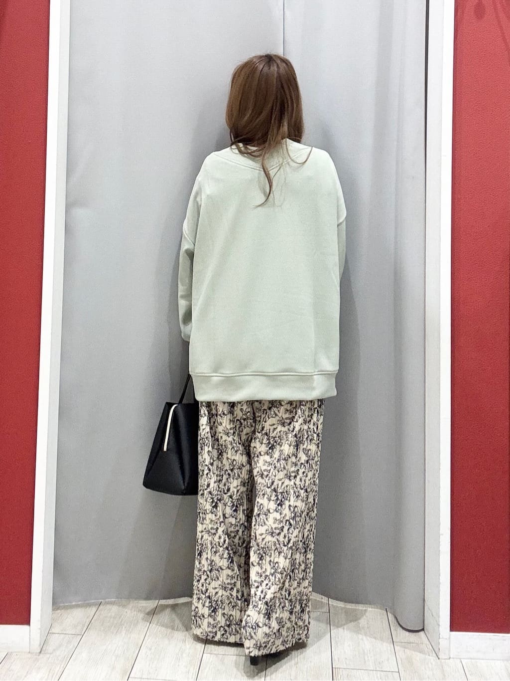 shioさんの「SHOO･LA･RUE｜【2WAY】上品きれい 金具ベルトトートバッグ」を使ったコーディネート