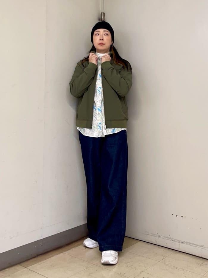 iwさんの「TAKEO KIKUCHI｜スタンドカラー ショート リブ ブルゾン」を使ったコーディネート