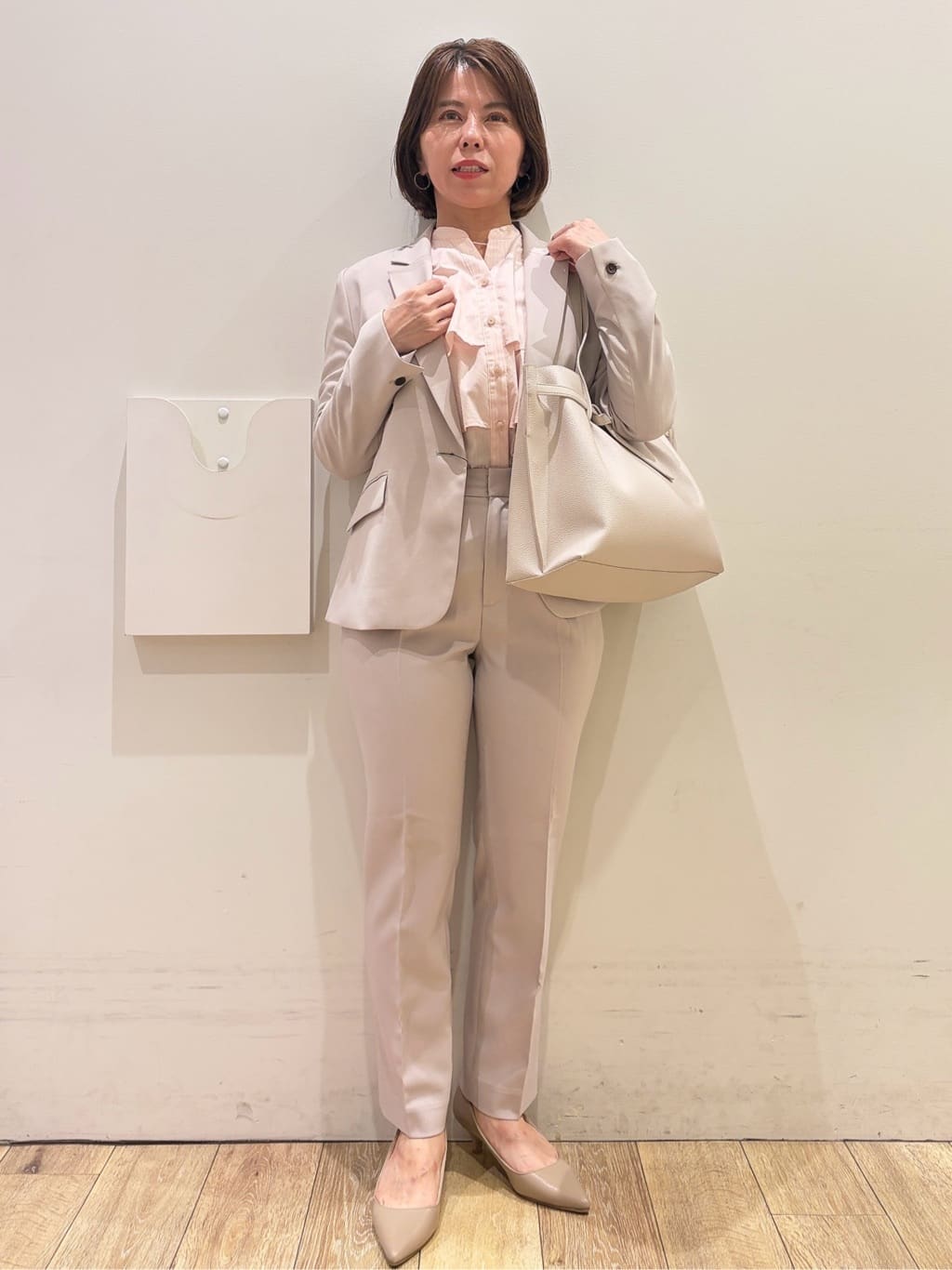 YUKOさんの「index｜フリルキーネックシャツ【洗濯機OK／イージーアイロン／防シワ】《XS～LL／7col》」を使ったコーディネート