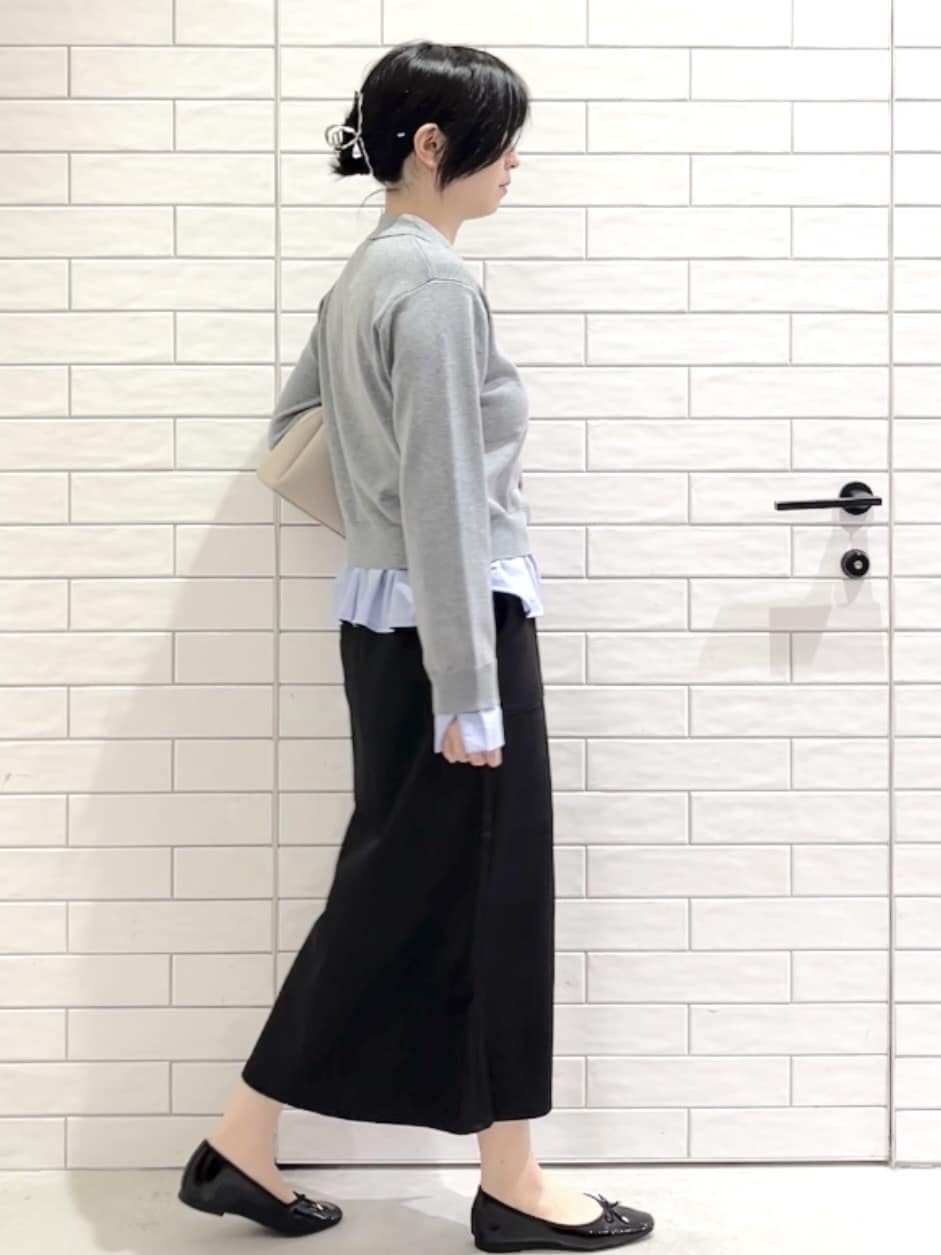 しおりさんの「OPAQUE.CLIP｜ポロ衿シャツドッキングニット【洗濯機OK】」を使ったコーディネート