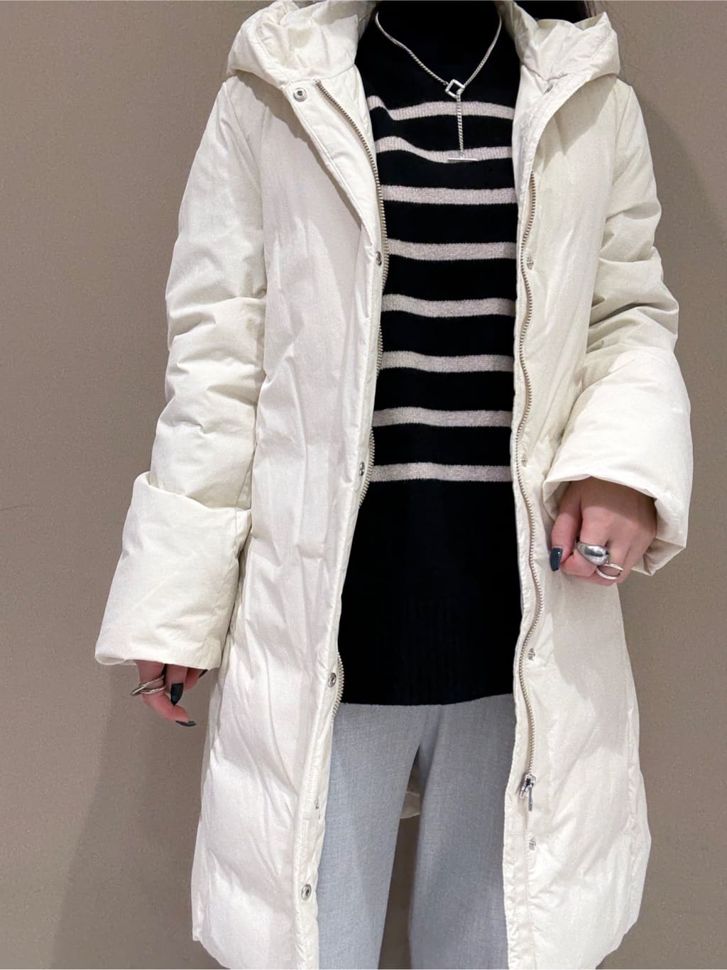 KEIKOさんの「INDIVI｜【撥水／洗える】ステッチレス ロングダウンコート」を使ったコーディネート