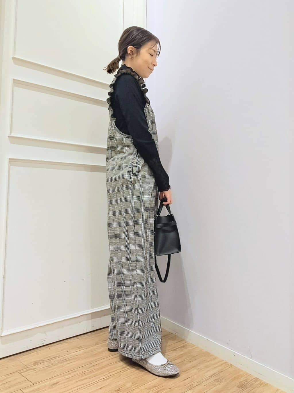 miomioさんの「SHOO･LA･RUE｜【あったか】大人のための チェック柄フリルサロペット」を使ったコーディネート