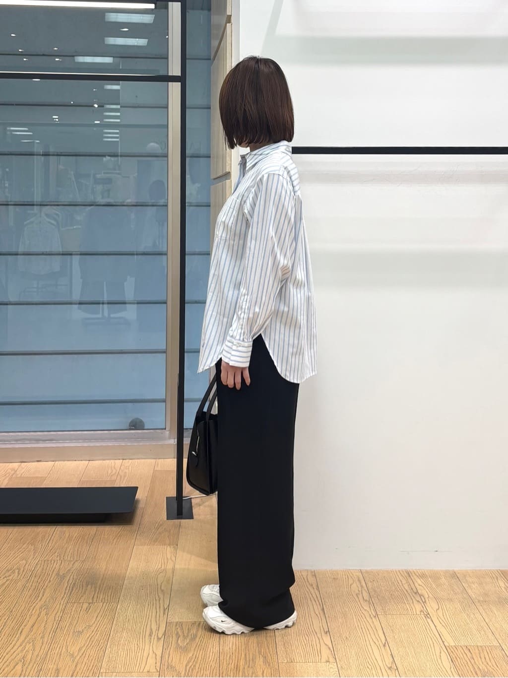 asamiさんの「INDIVI｜【2WAY／洗える】ラメストライプ コットン混シャツ」を使ったコーディネート