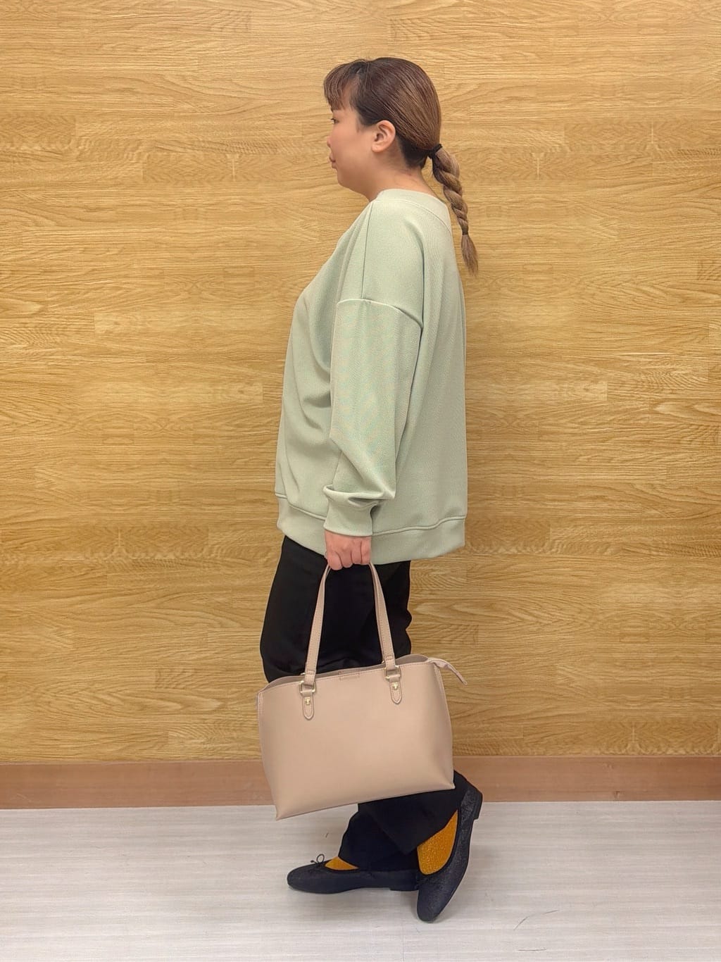 ぁむさんの「SHOO･LA･RUE｜【洗濯機可/SS-LL】すらっときれい見え 大人のストレッチストレートパンツ」を使ったコーディネート