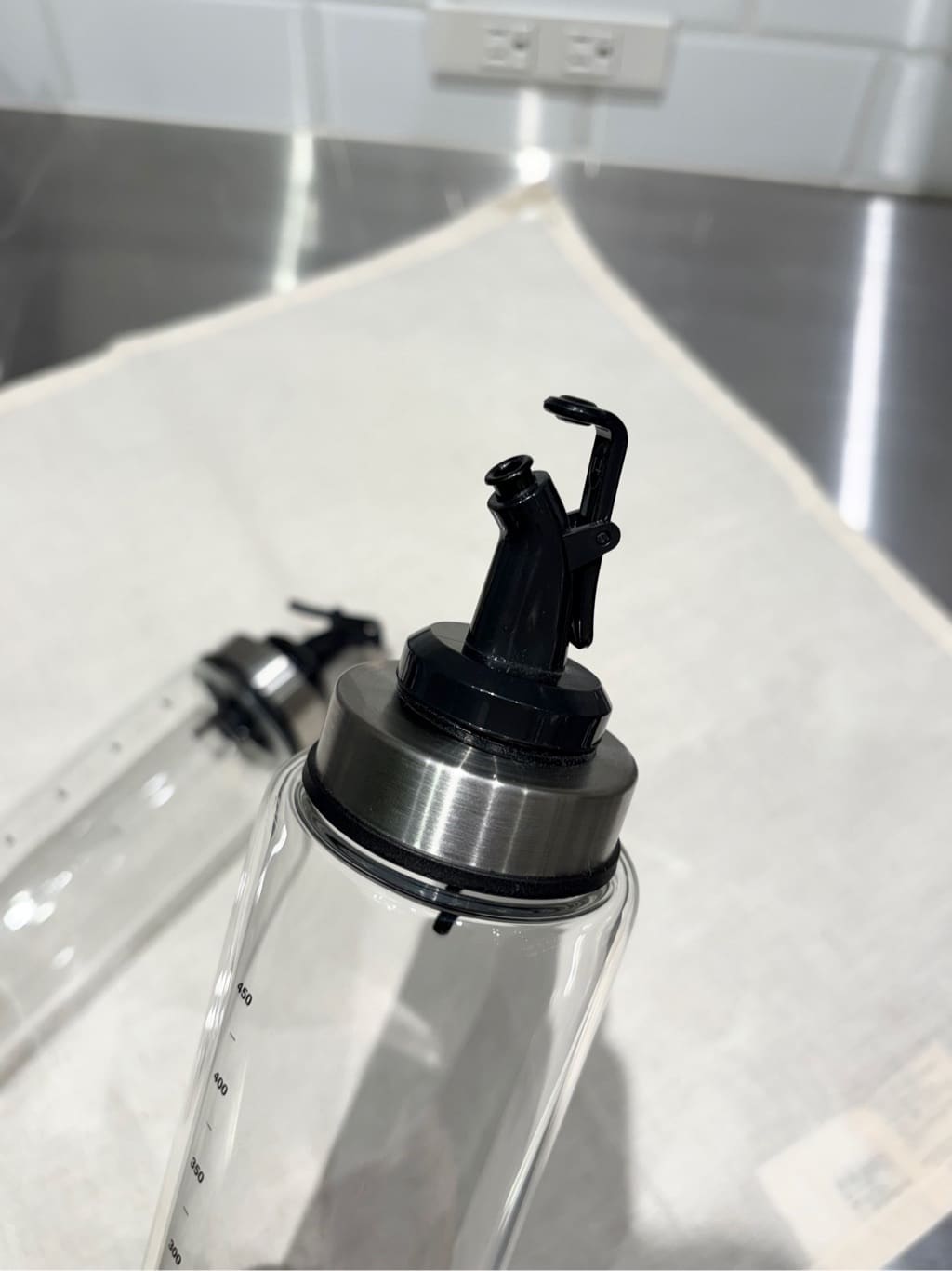 muuさんの「212 KITCHEN STORE｜耐熱ガラスオイル＆ドレッシングボトル M ＜atomico アトミコ＞」を使ったコーディネート