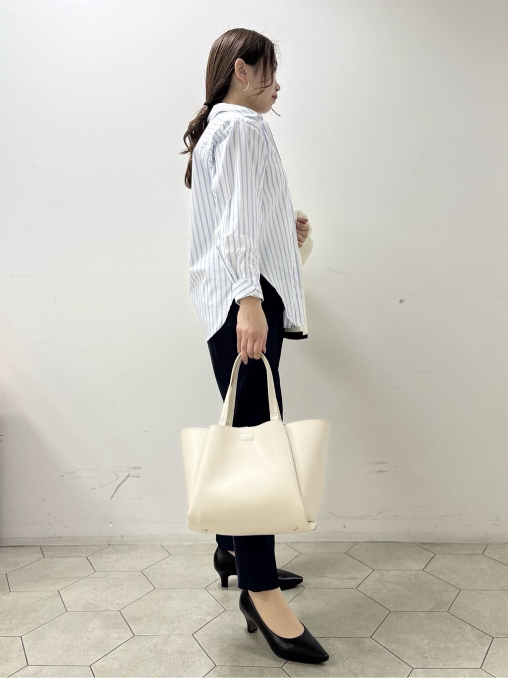kahoさんの「INDIVI｜【褒められパンツ／高ストレッチ】タックテーパードパンツ」を使ったコーディネート