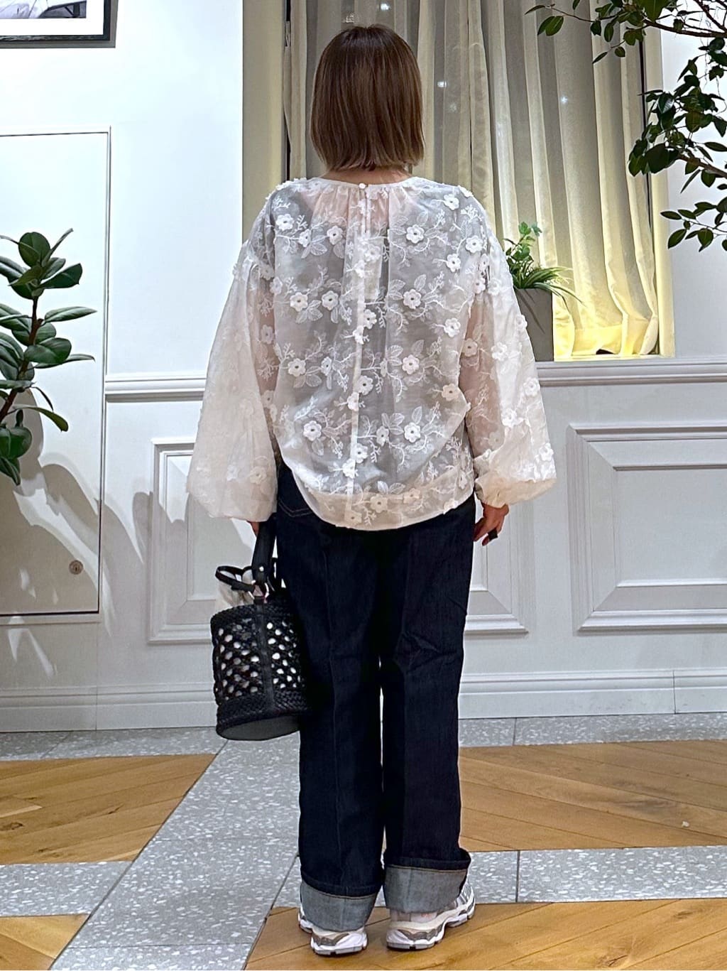 なべこさんの「DRESSTERIOR｜【着映え/ウォッシャブル】フラワーエンブロイダリーボリュームブラウス」を使ったコーディネート