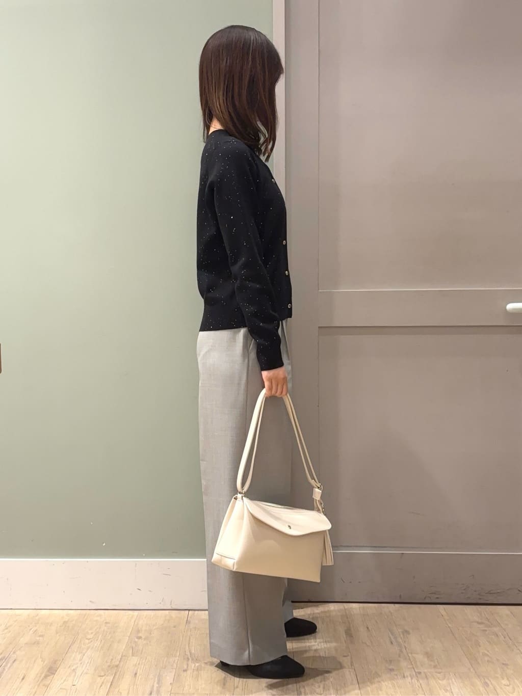 しばみさんの「grove｜大人のための華やぎニットカーディガン」を使ったコーディネート