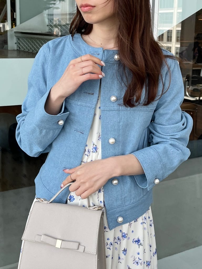 はばさんの「Couture brooch｜【洗える・綿100％】パール調ボタン デニムジャケット」を使ったコーディネート