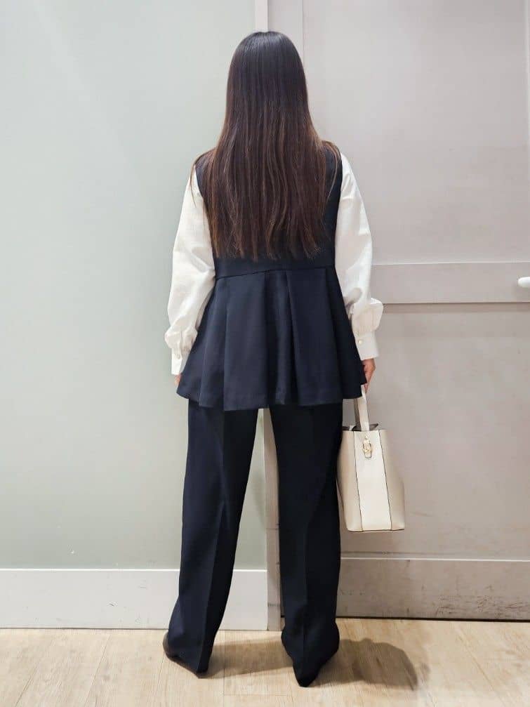 maiさんの「grove｜【マシンウォッシュ/防シワ】袖ドッキングペプラムブラウス【着回しカセット】」を使ったコーディネート