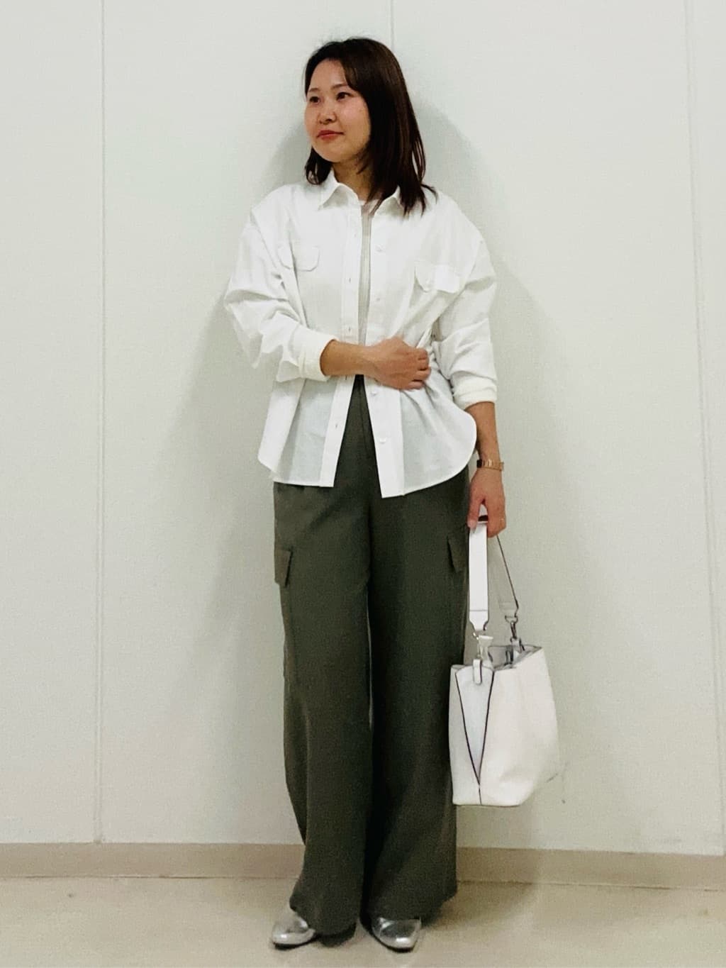 haseさんの「Reflect｜【インナーにおすすめ◎】クルーネックレースジャージトップス」を使ったコーディネート