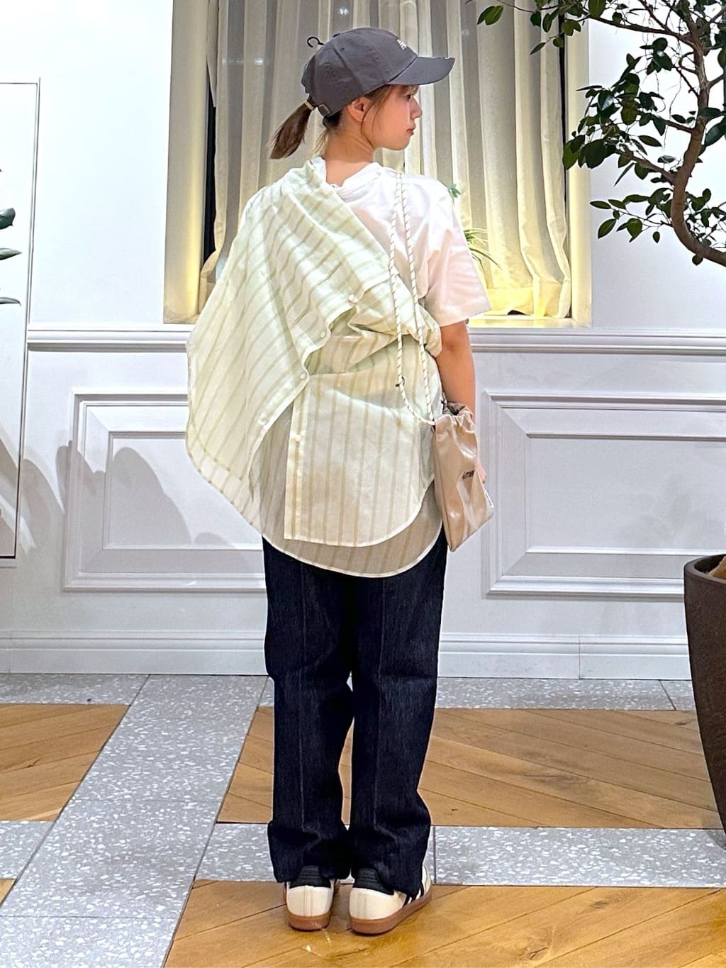 なべこさんの「DRESSTERIOR｜シアー ストライプシャツ」を使ったコーディネート