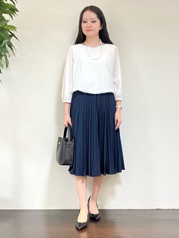 カレンさんの「UNTITLED｜【透けにくい/ウエストイン見え】タックブラウス」を使ったコーディネート