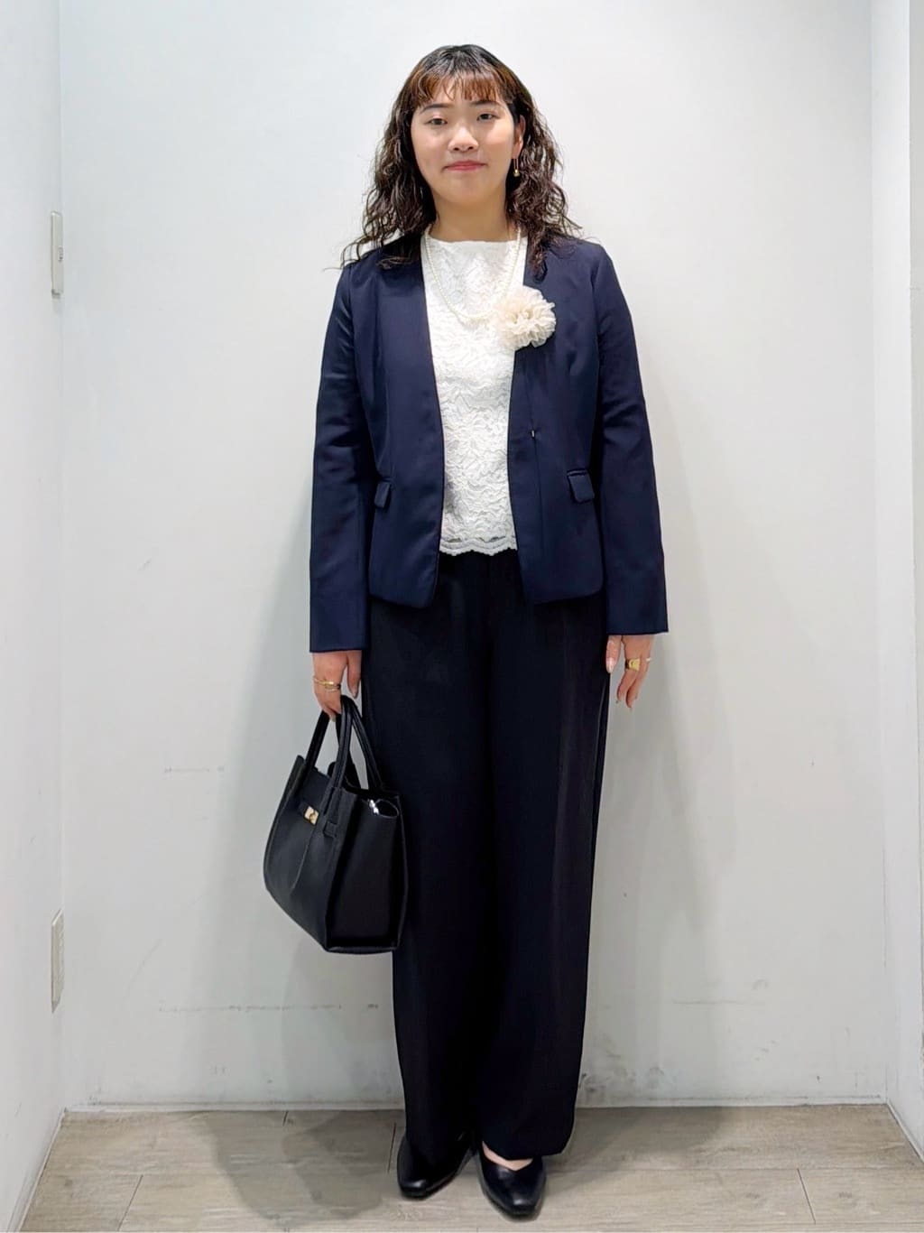 sumicaさんの「OPAQUE.CLIP｜《通勤／セットアップ対応》 パイピングVネックジャケット【洗濯機OK】」を使ったコーディネート
