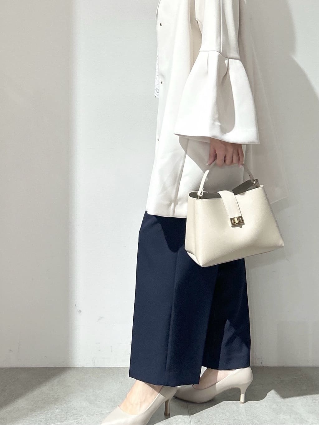 NAKAさんの「OPAQUE.CLIP｜《通勤対応》レースブラウス【洗濯機OK】」を使ったコーディネート