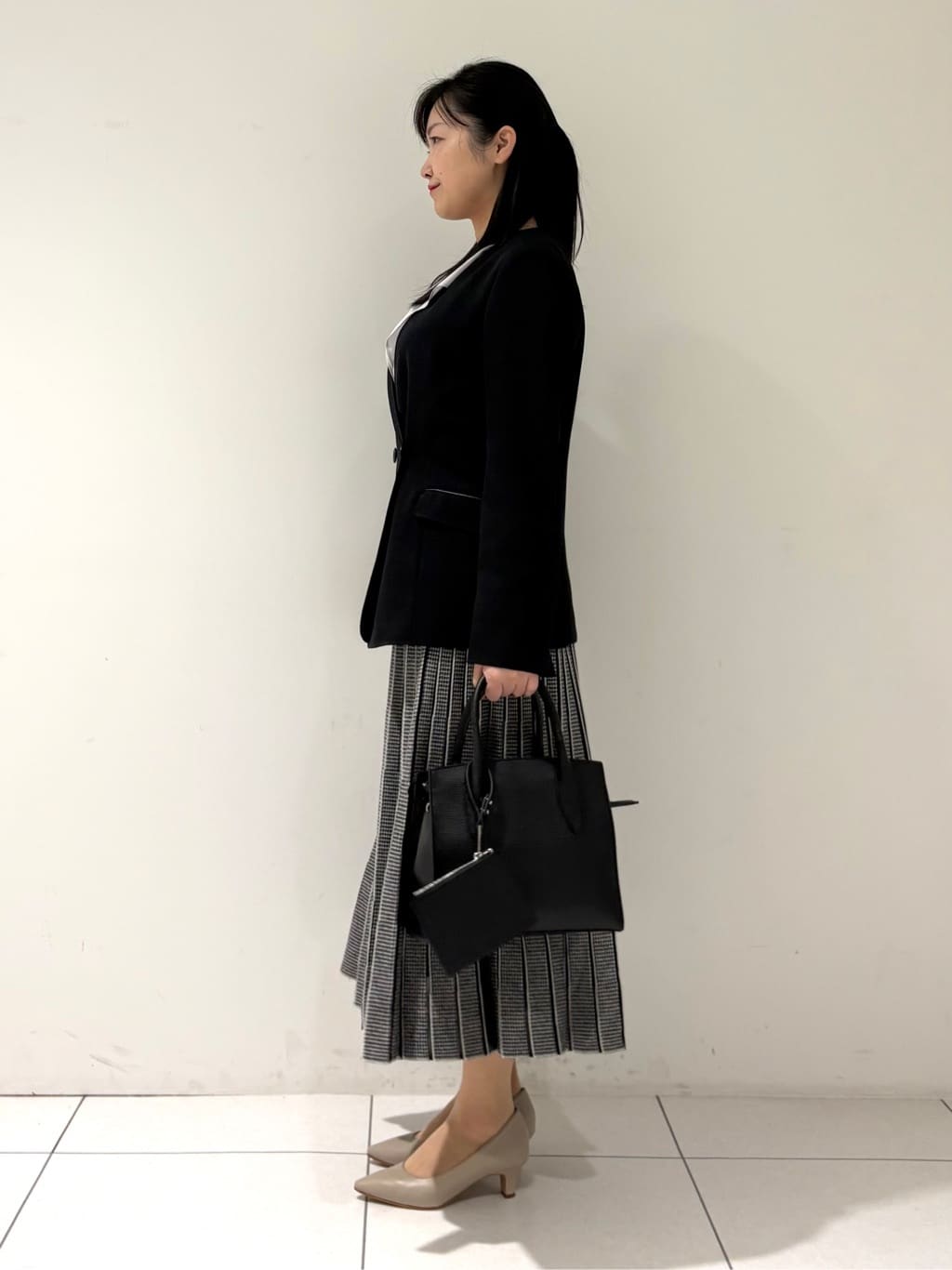 momokoさんの「INDIVI｜【手洗い可／日本製／裏無し／セットアップ可】ツィード見えノーカラージャケット」を使ったコーディネート