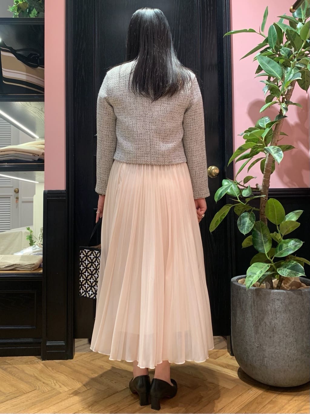 SAKAIさんの「DRESSTERIOR｜ウォッシャブルブライトシアープリーツスカート」を使ったコーディネート