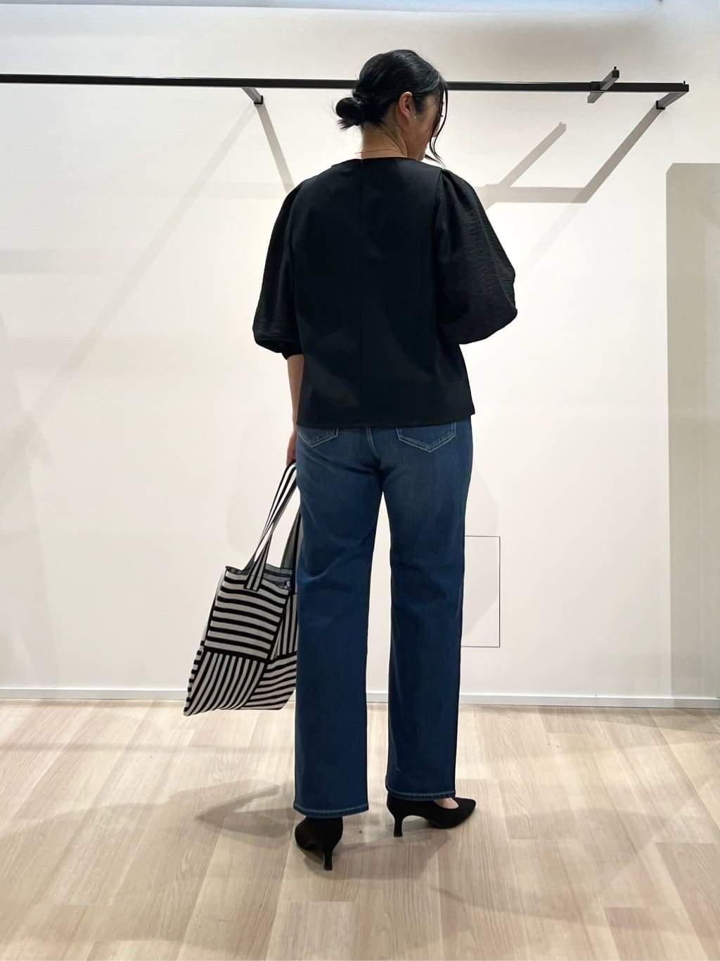 TOMOMIさんの「UNTITLED｜◆【洗える/袖シアー】ポンチ袖ボリュームトップス」を使ったコーディネート
