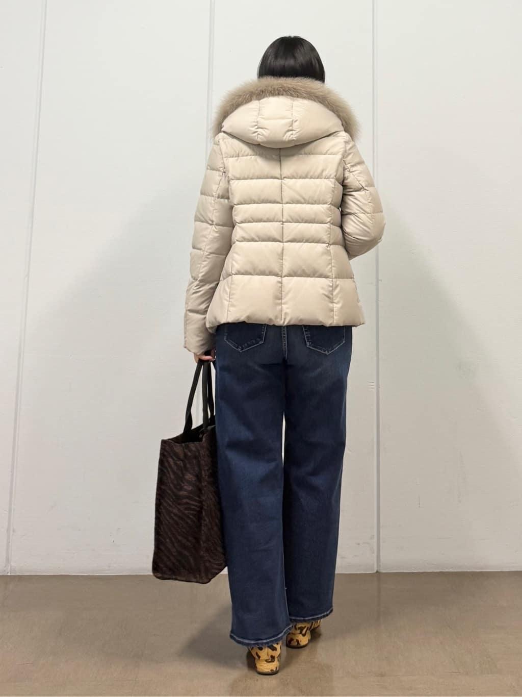mizukiさんの「INDIVI｜【名品／撥水／抗菌防臭】ショート丈リサイクルダウンコート」を使ったコーディネート