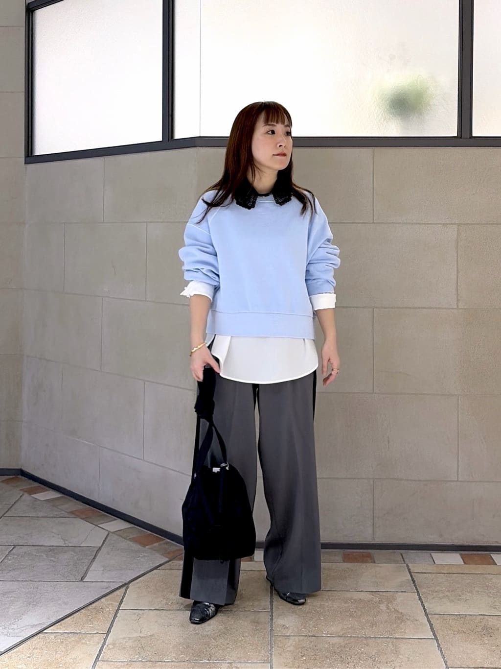 よねさんの「INDIVI｜ワイドスリーブカラースウェット」を使ったコーディネート