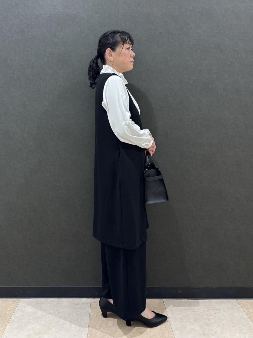 わかさんの「SHOO･LA･RUE｜【洗濯機可】上品で華やか スタンドフリルブラウス」を使ったコーディネート