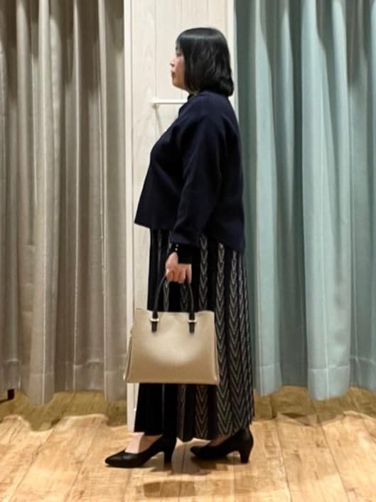 あやさんの「SHOO･LA･RUE｜【洗濯機可/セットアップ可/インせず着られる】もちもち裾ラウンドニット」を使ったコーディネート