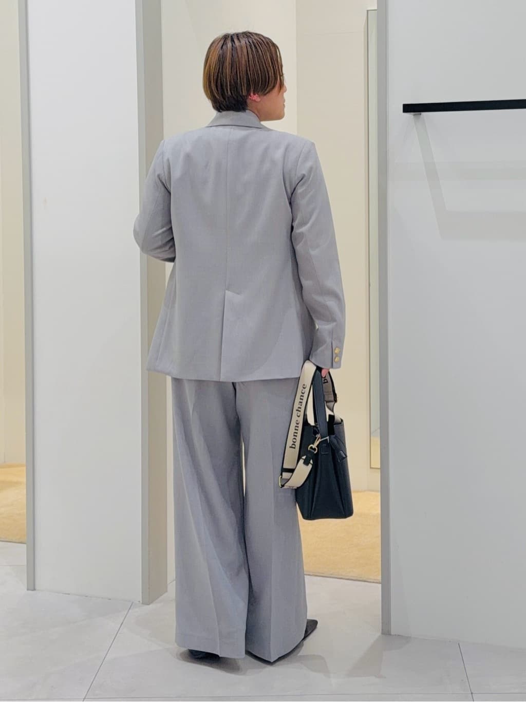タナさんの「THE SHOP TK｜【通勤にもデイリーにも】CAVIAN 金ボタンダブルブレストジャケット」を使ったコーディネート
