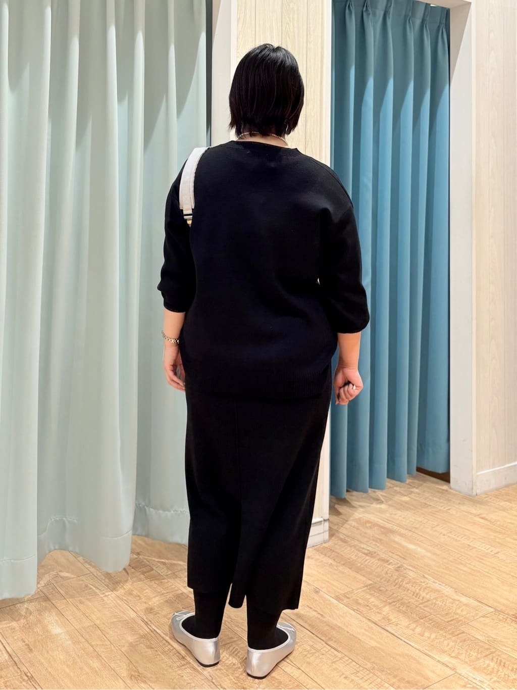 砂糖さんの「SHOO･LA･RUE｜【洗濯機可/セットアップ可/毛玉になりにくい】心地よく穿ける ニットナロースカート」を使ったコーディネート