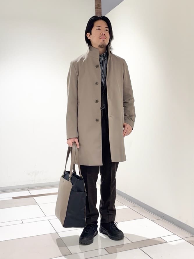 及川さんの「TAKEO KIKUCHI｜撥水ツイル スタンドカラー コート」を使ったコーディネート