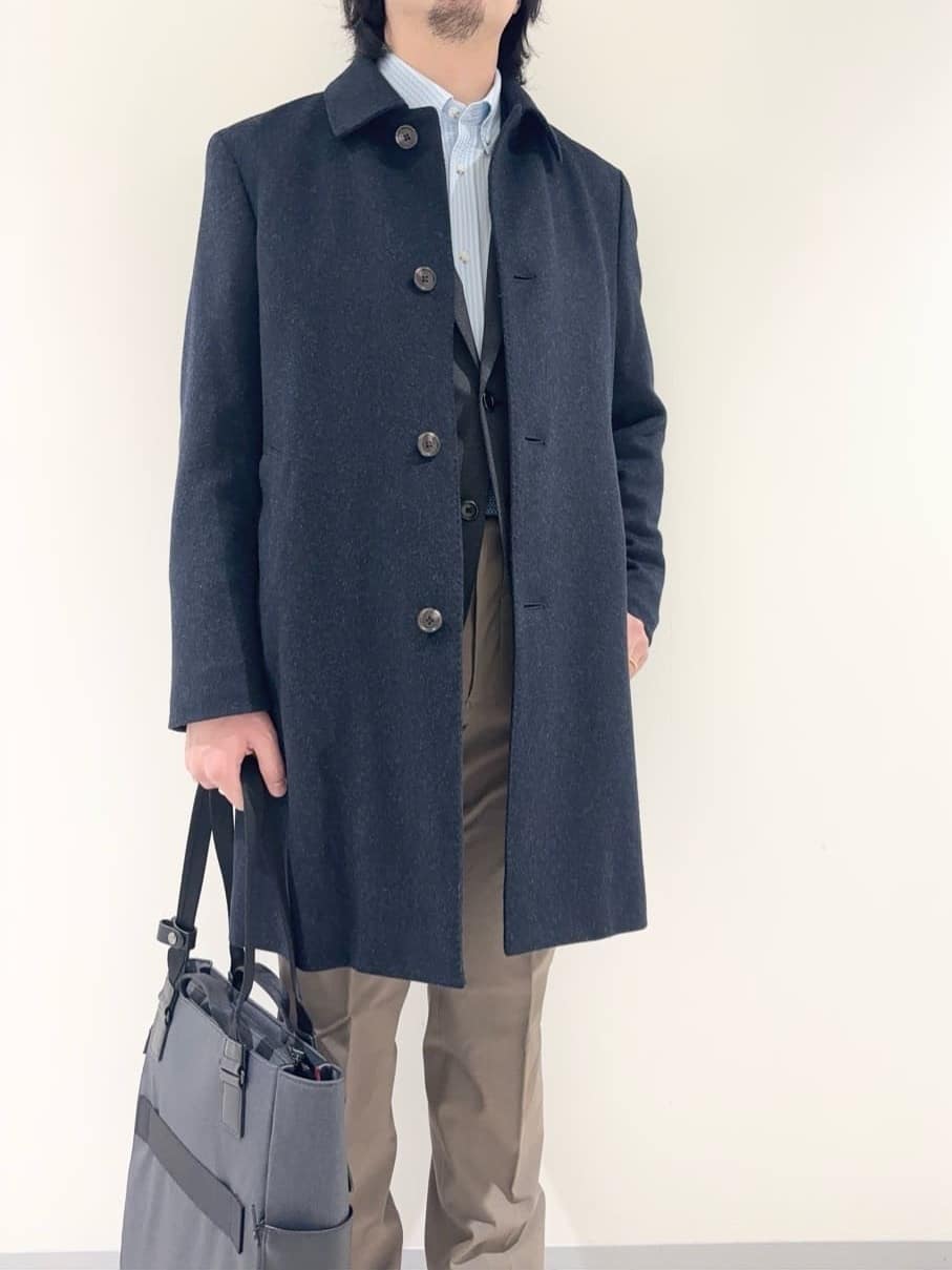 及川さんの「TAKEO KIKUCHI｜カシミヤブレンド ビーバー調ステンカラーコート」を使ったコーディネート
