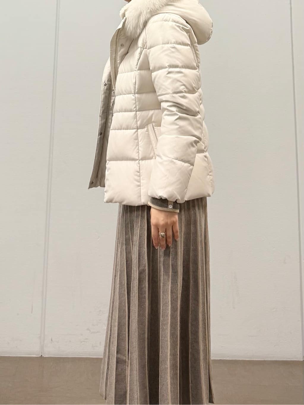 mizukiさんの「INDIVI｜【名品／撥水／抗菌防臭】ショート丈リサイクルダウンコート」を使ったコーディネート