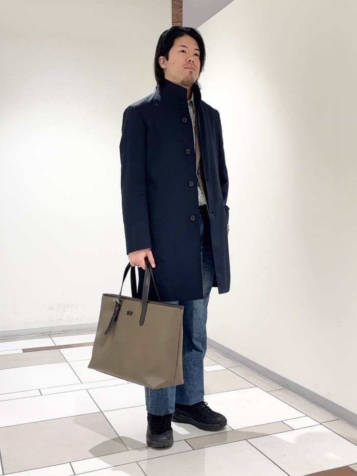 及川さんの「TAKEO KIKUCHI｜撥水ツイル スタンドカラー コート」を使ったコーディネート
