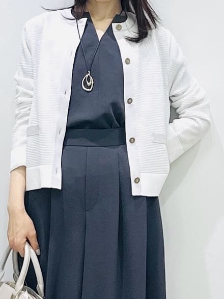 Miwaさんの「UNTITLED｜【UV/接触冷感/セットアップ可】リラクシーキーVネックブラウス」を使ったコーディネート