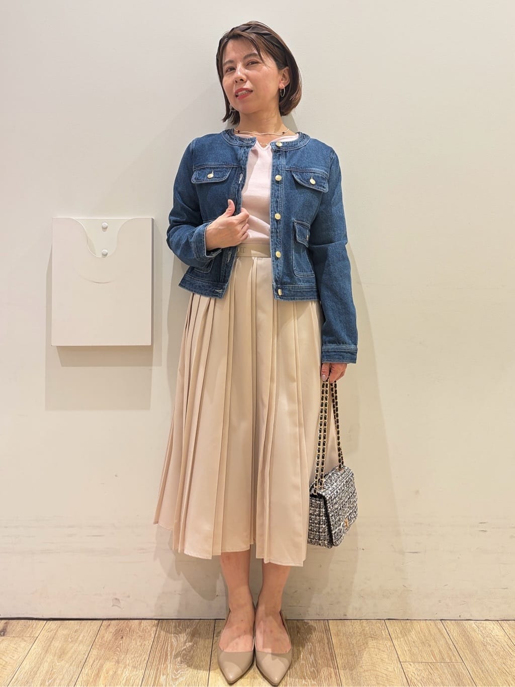 YUKOさんの「index｜ミニマルノーカラーデニムジャケット【洗濯機OK】」を使ったコーディネート