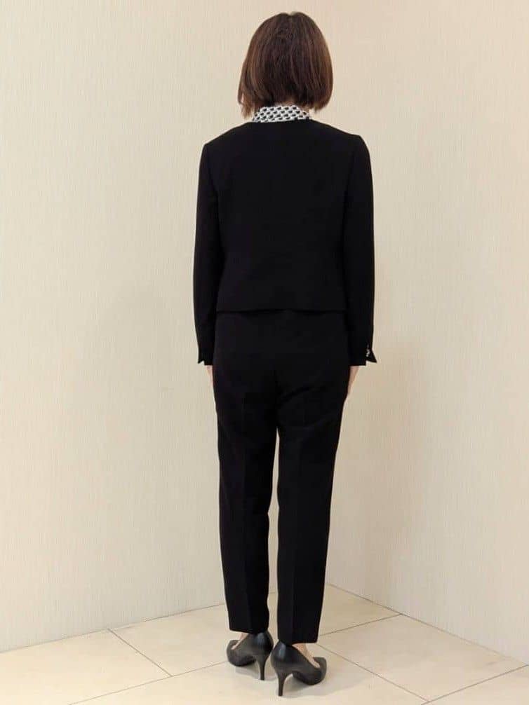 u-macoさんの「UNTITLED｜◆【通勤/インナーブラウス】幾何柄ボウタイブラウス」を使ったコーディネート