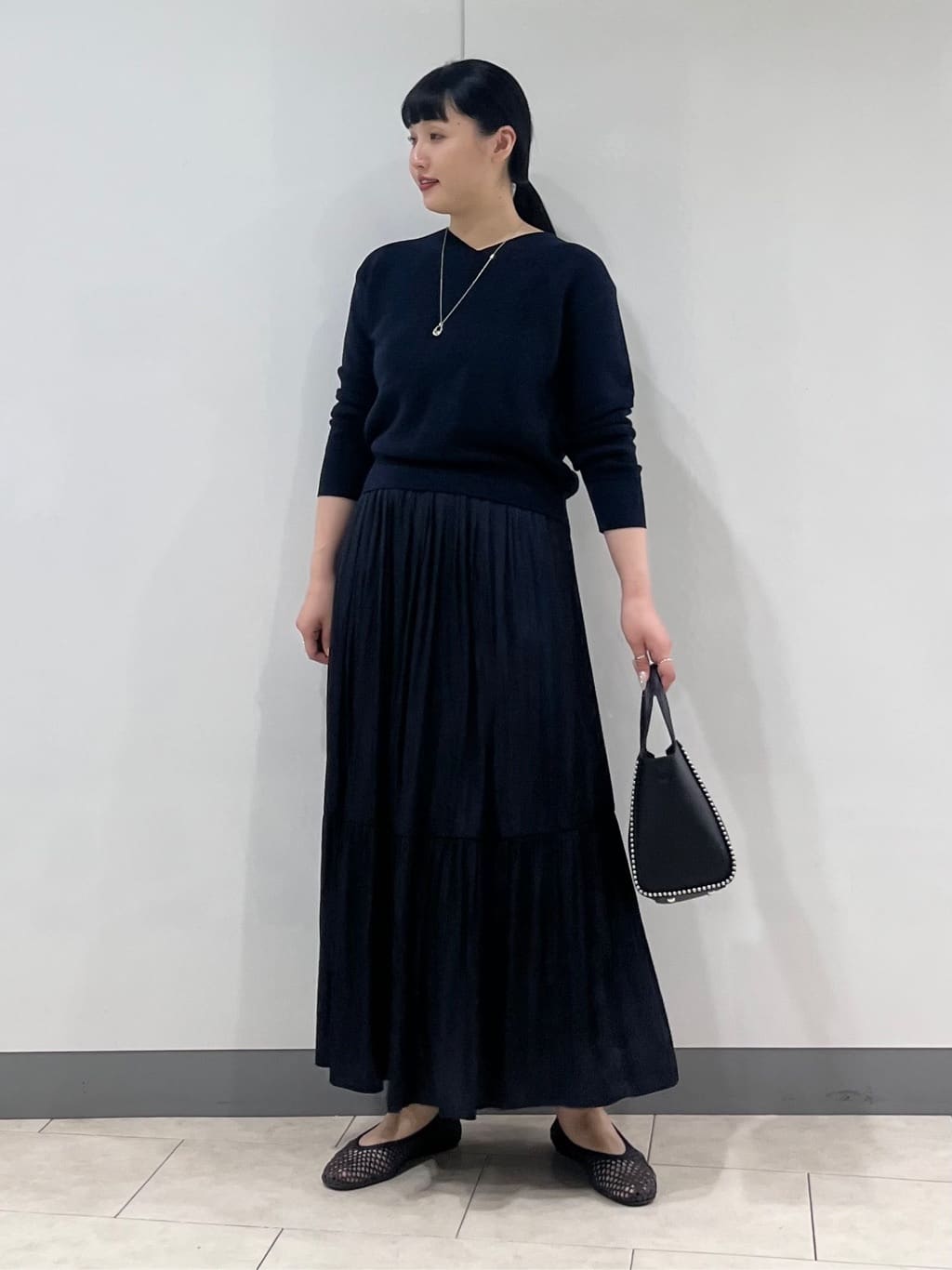 hasuさんの「INDIVI｜【洗える／軽量】きらめきVネックニット」を使ったコーディネート