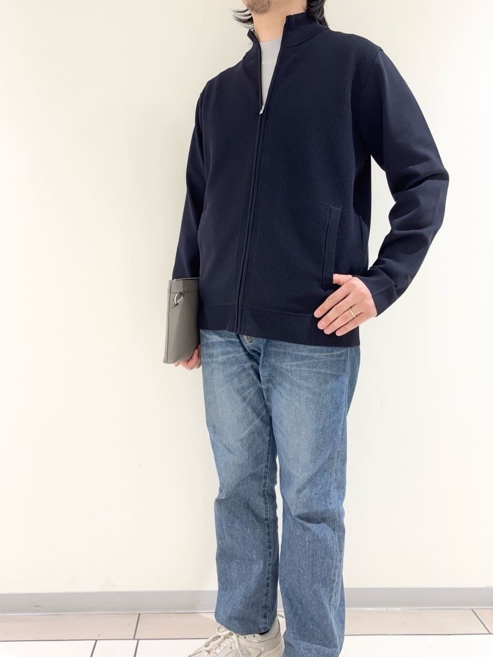 及川さんの「TAKEO KIKUCHI｜ジップアップ 鹿の子 ニット」を使ったコーディネート