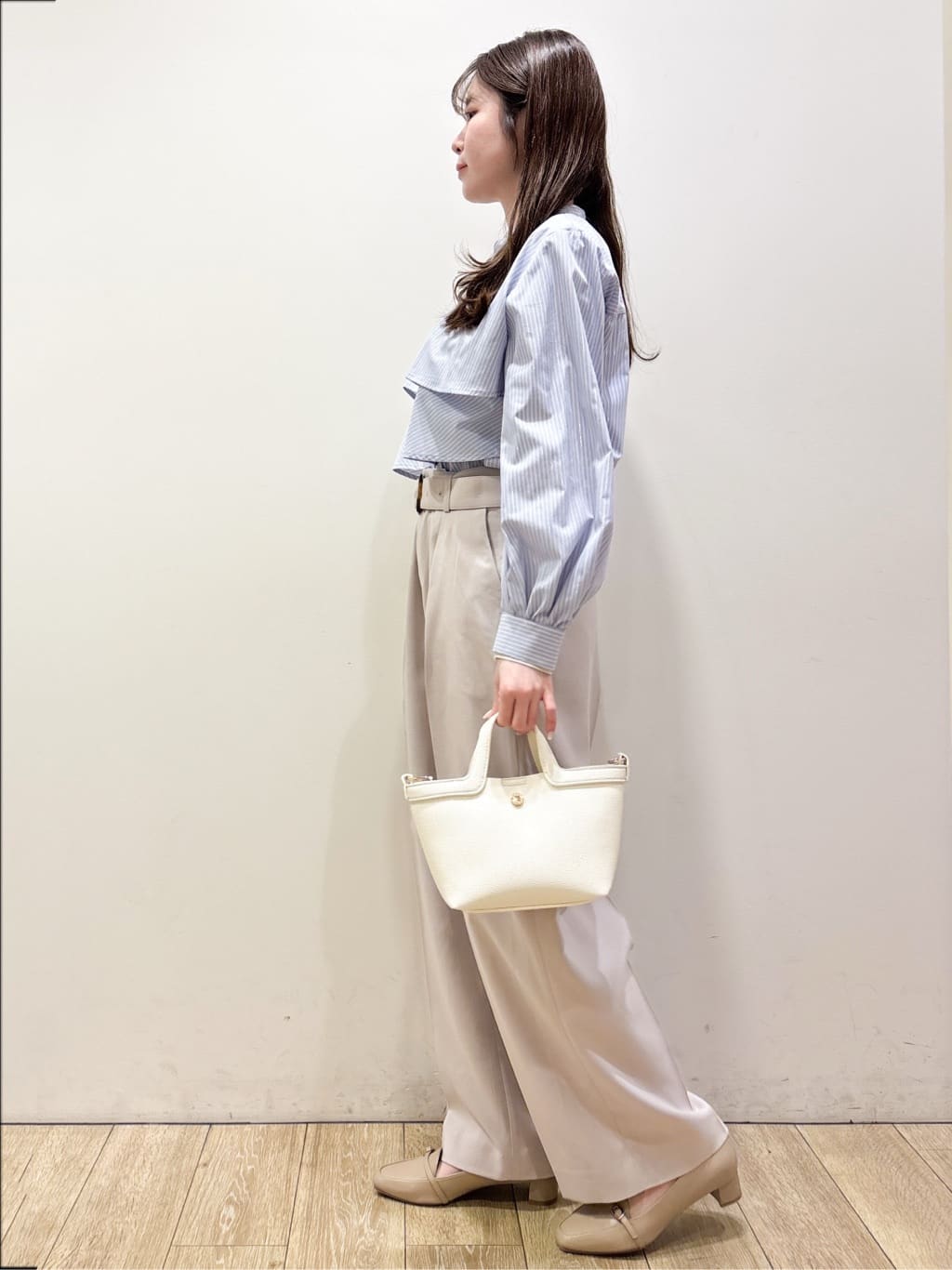 ayaさんの「index｜フリルキーネックシャツ【洗濯機OK／イージーアイロン／防シワ】《XS～LL／7col》」を使ったコーディネート