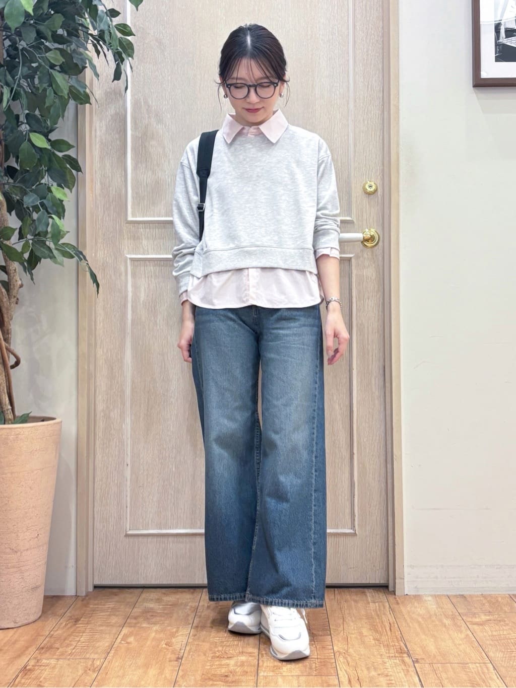 なみさんの「SHOO･LA･RUE｜【洗濯機可】1枚でサマ見え シャツレイヤード風 スウェット」を使ったコーディネート